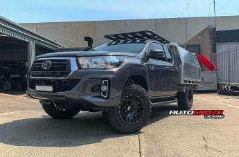 TOYOTA HILUX 4WD HOLESHOT XD SATIN BLACK